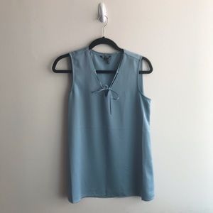 Nic+Zoe blue sleeveless blouse
